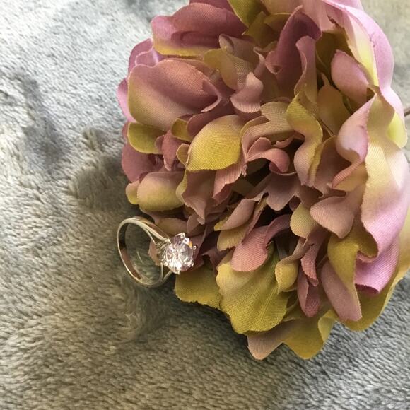 Sterling Silver Purple CZ Solitaire Ring - Picture 5 of 9